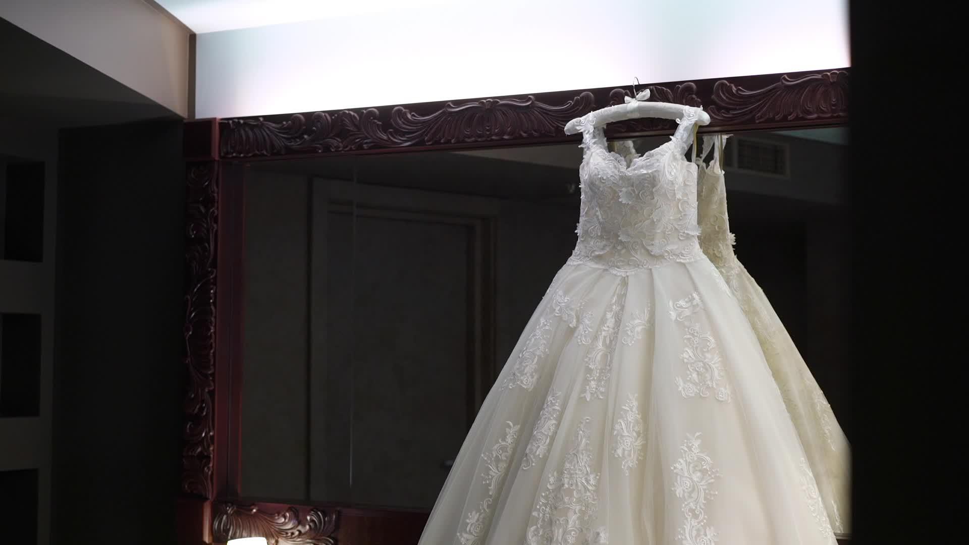 白新娘礼服视频的预览图