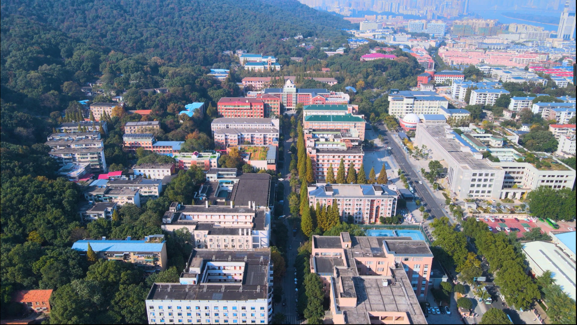 湖南长沙师范大学教学楼教学环境建筑4k航拍视频的预览图