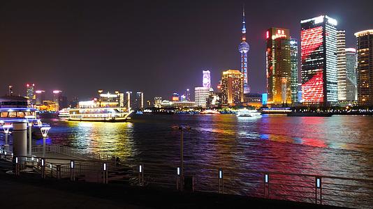 上海十六铺码头人流延时视频的预览图