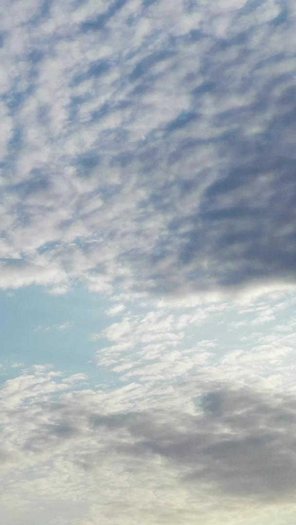 云层密集的天空视频的预览图