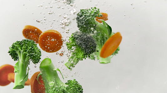 混合蔬菜胡萝卜和花椰菜视频的预览图