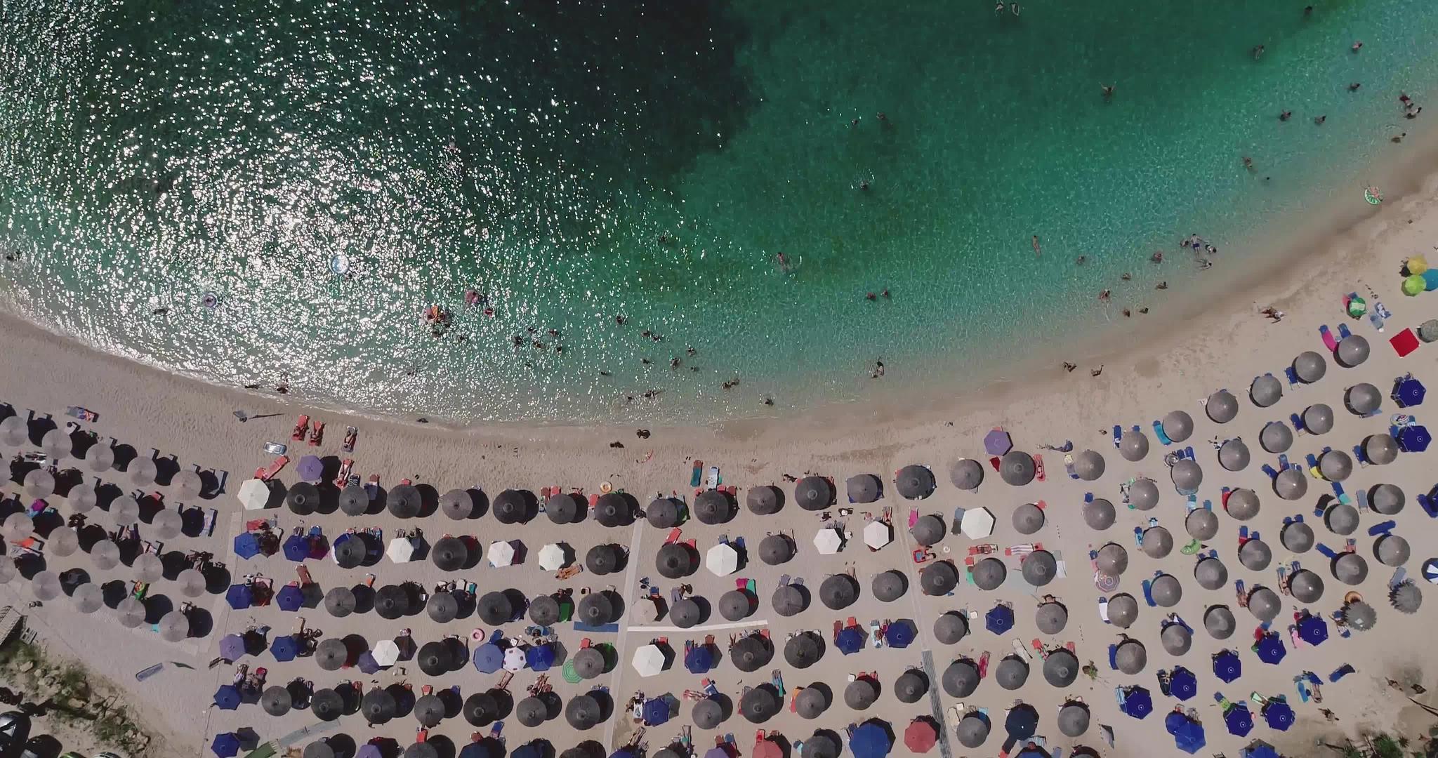 仰望沙拉基尼科海滩和鹦鹉海离子海偶尔出现灰海视频的预览图