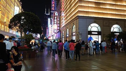 上海南京路步行街夜景延时视频的预览图