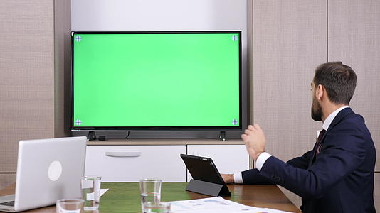 会议视频电话中的商业商人视频的预览图