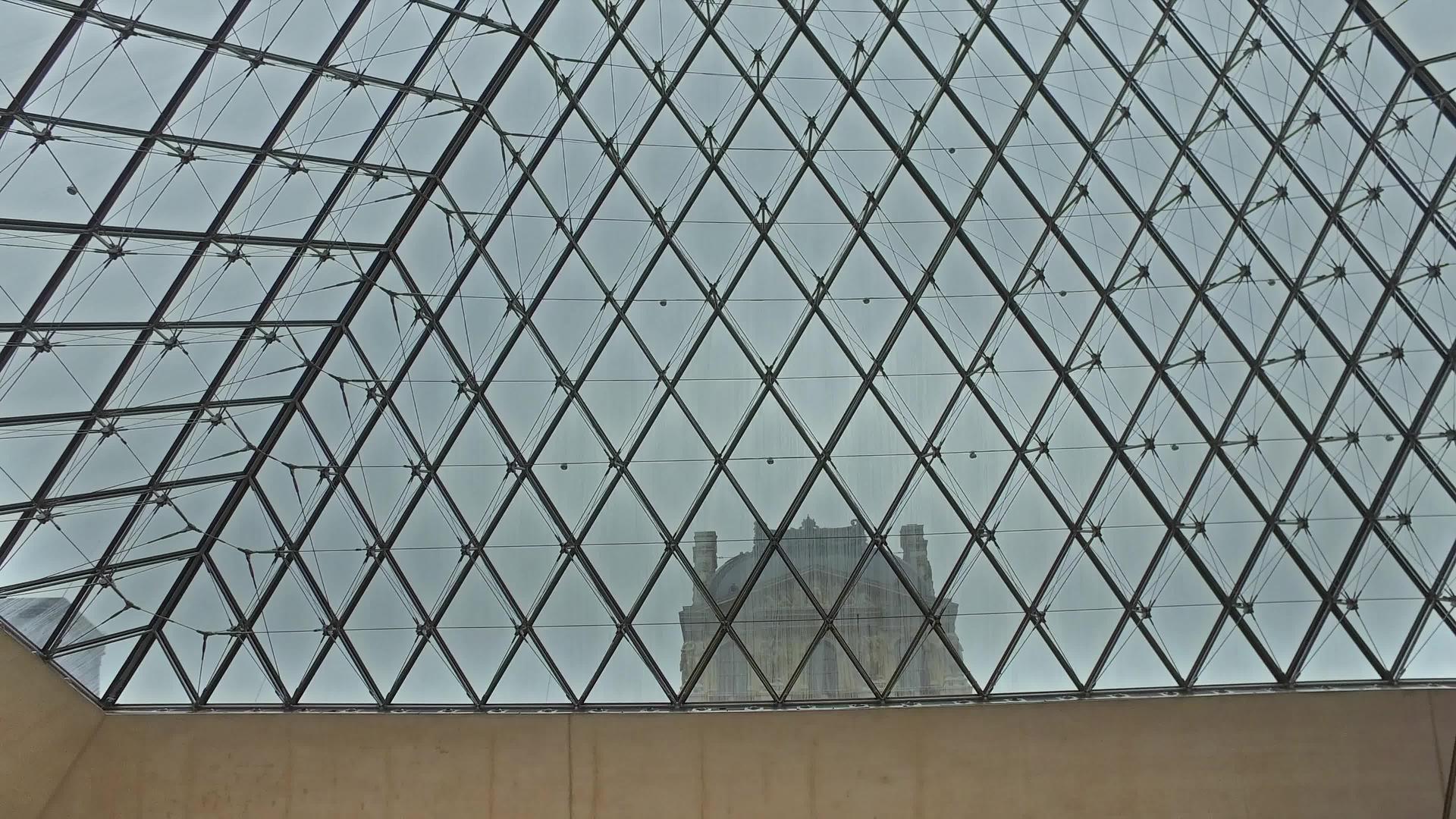 位于法国巴黎2014年3月1日LouvrePalace视频的预览图