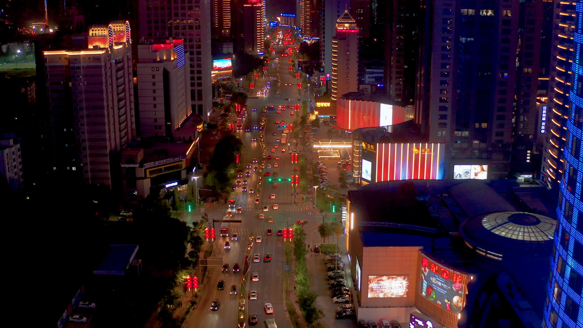 都市夜景4K航拍视频的预览图