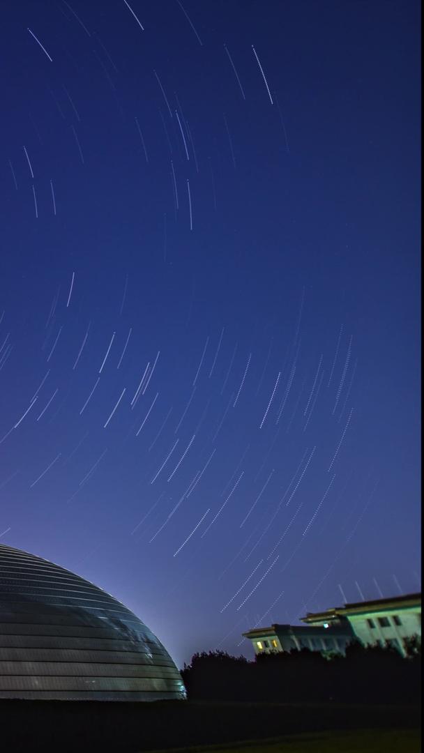 环绕星轨的北京国家大剧院动态视频的预览图