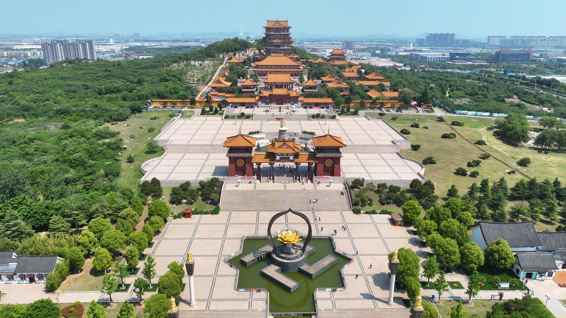 江苏徐州旅游佛教寺庙宝莲寺古建筑景观4k素材视频的预览图