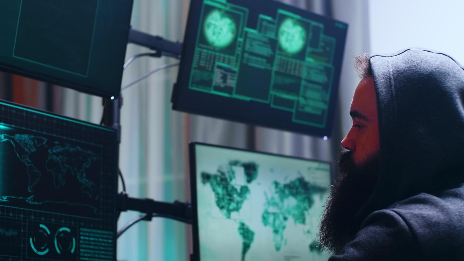 网络恐怖分子穿着连帽衫视频的预览图
