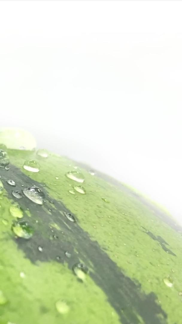 夏季实拍清凉水果西瓜视频的预览图