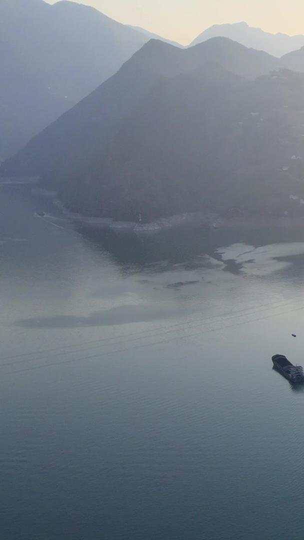 长江三峡巫峡5A景区日落环绕延时视频的预览图