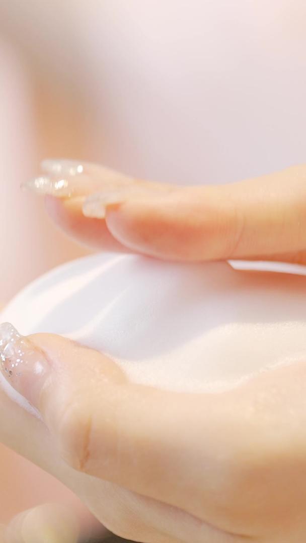 泡沫化妆品洗发水洗面奶视频的预览图