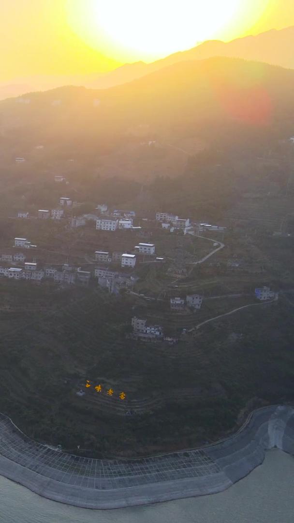 长江三峡巫峡5A景区日落环绕延时视频的预览图