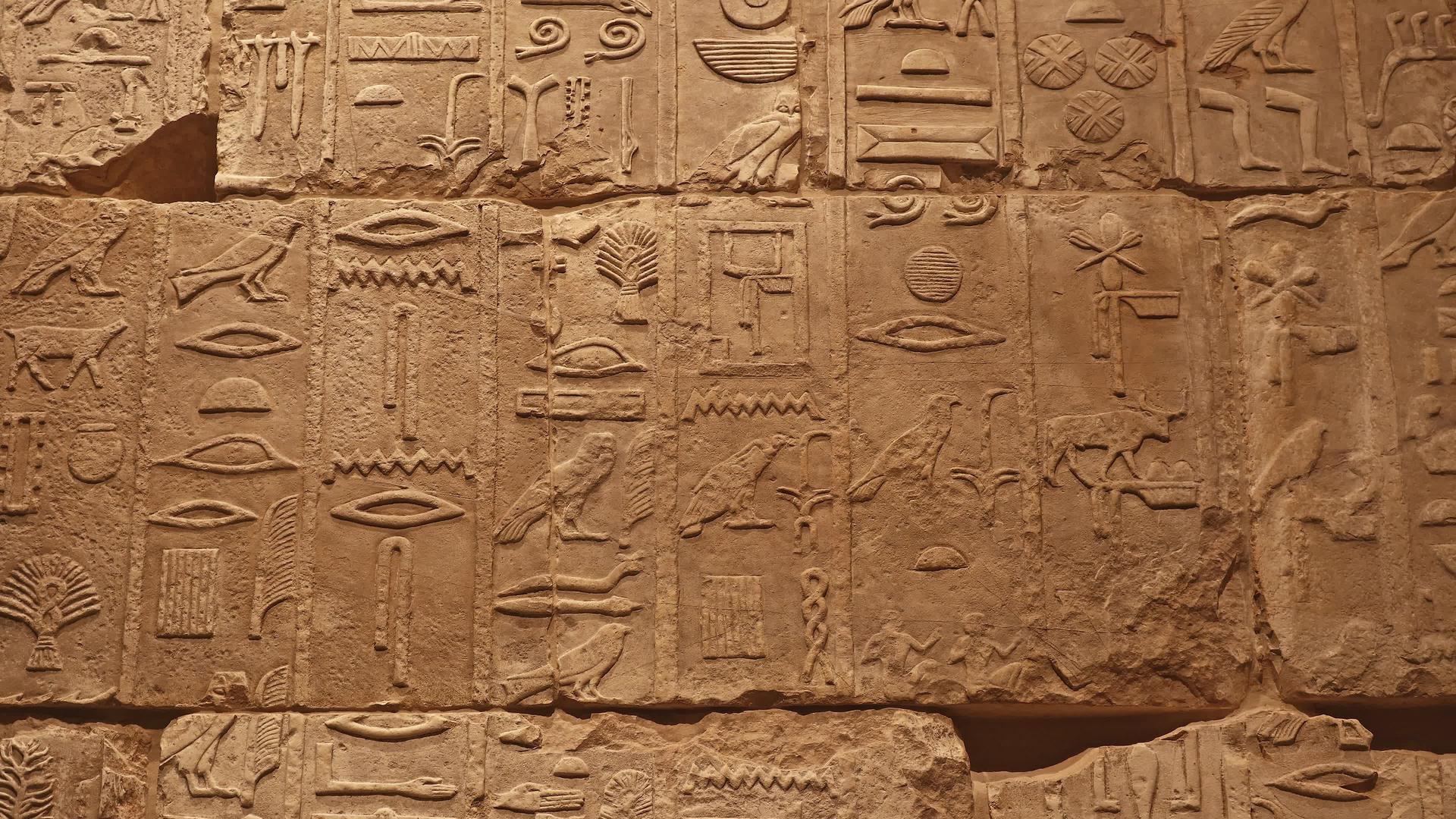 石墙上有古埃及象形文字视频的预览图