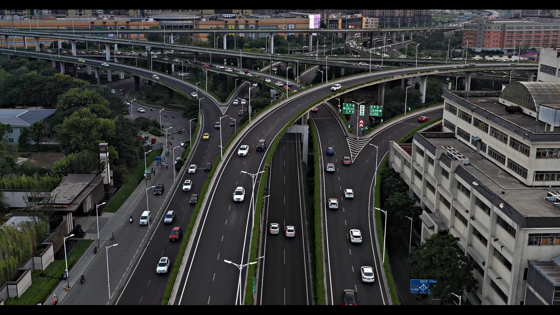 南京城市赛虹桥高架车流黄昏航拍4K视频的预览图