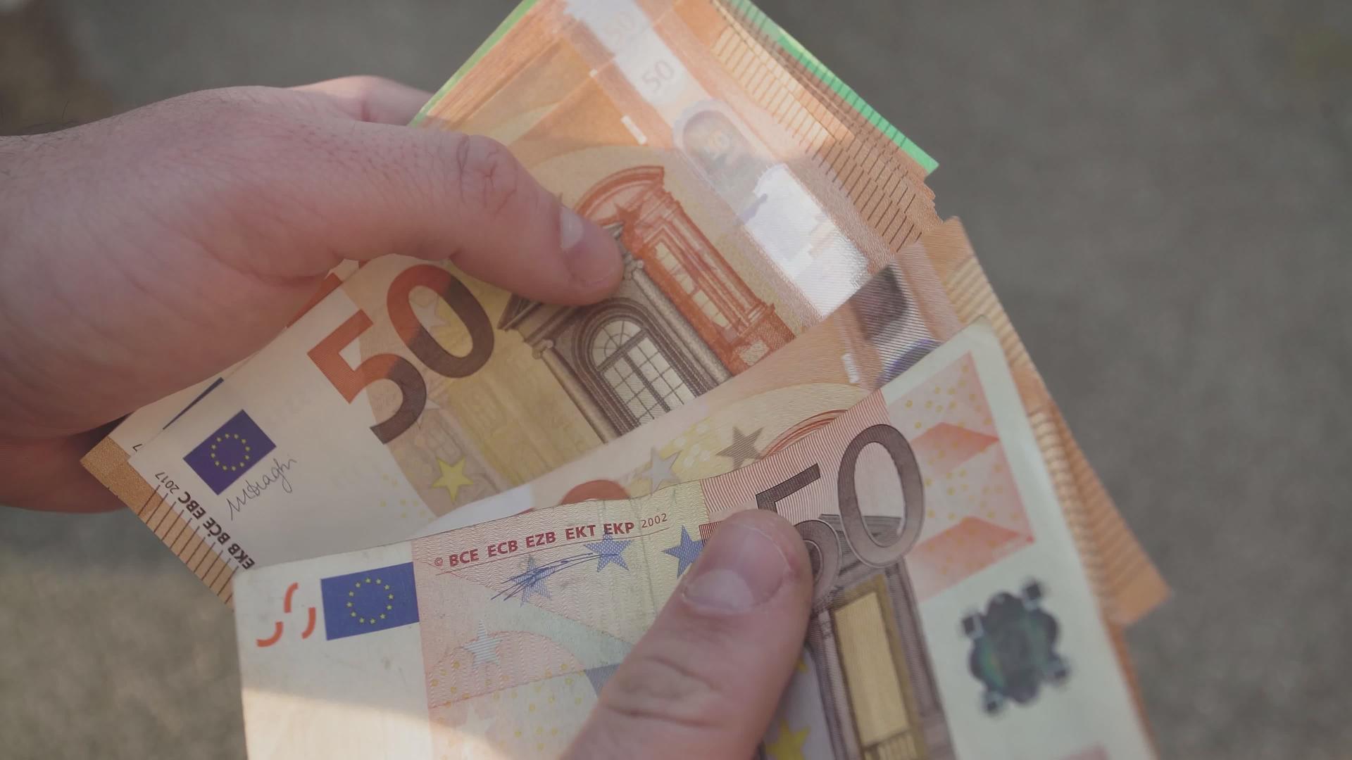 计算欧元货币钞票视频的预览图