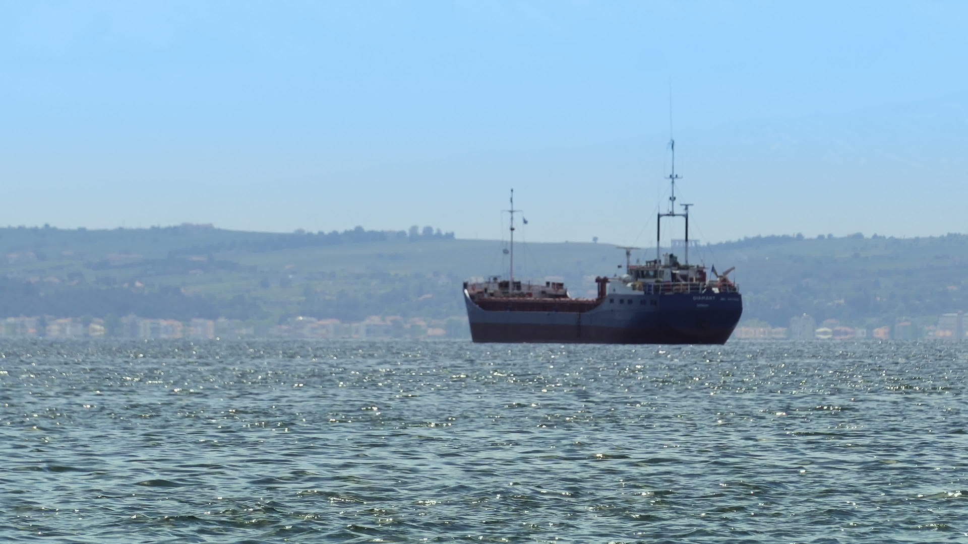 大型海上货船视频的预览图