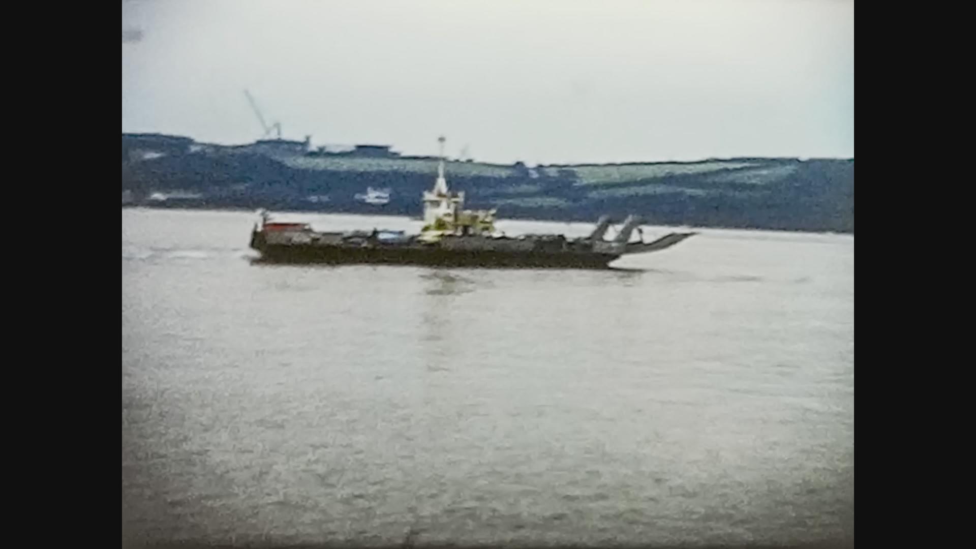 1970年统一王国河上的货船视频的预览图