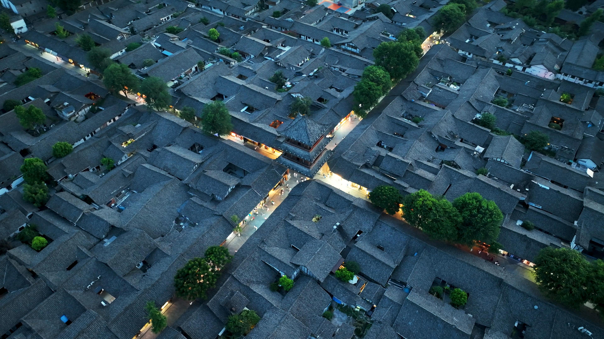 四川旅游5A级阆中古城夜晚街景4k素材视频的预览图