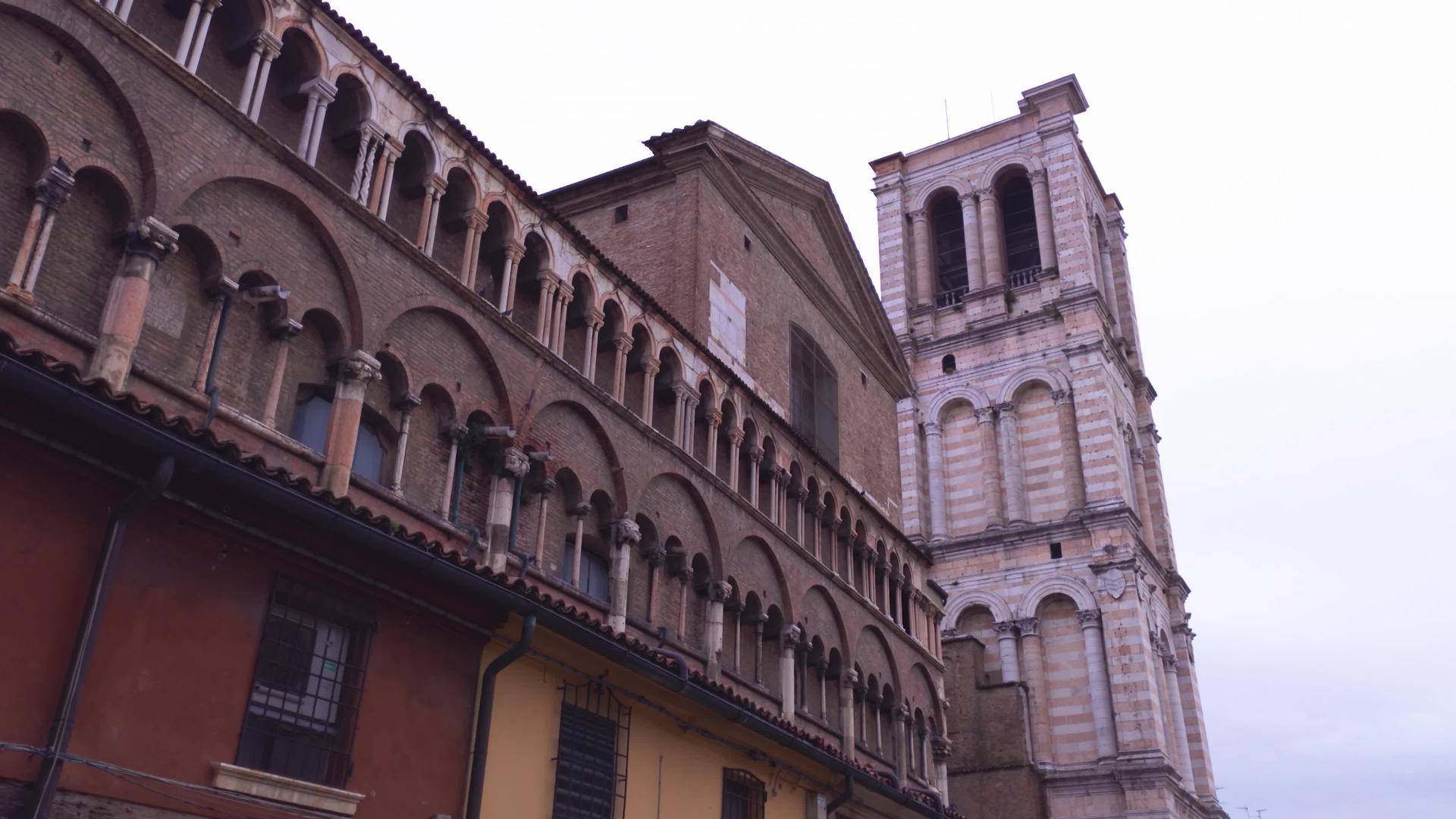费拉拉的Sangiorgio大教堂钟楼视频的预览图