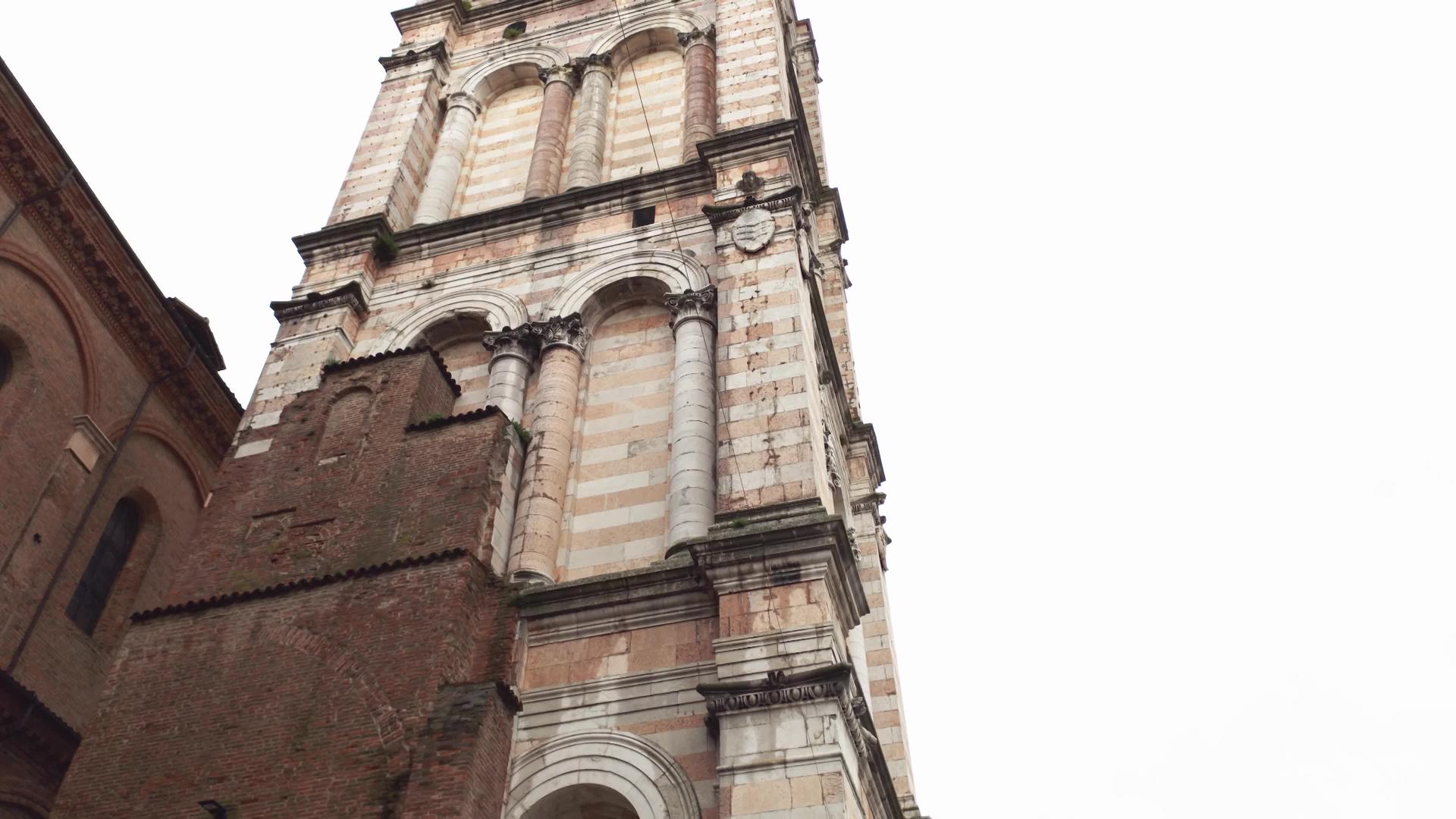 Ferrara5的Sangiorgio大教堂钟楼视频的预览图