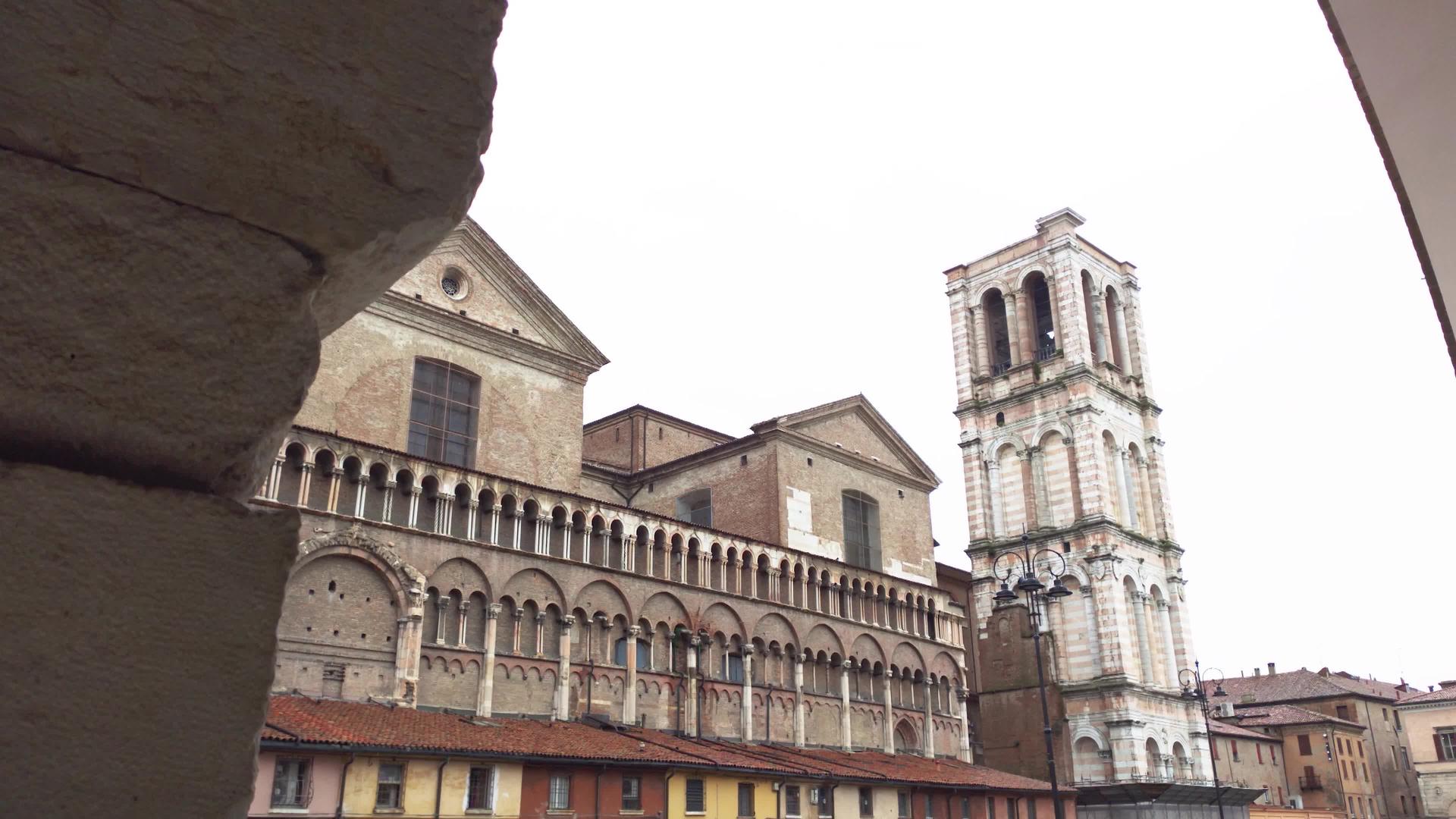 Ferrara3的Sangiorgio大教堂钟楼视频的预览图