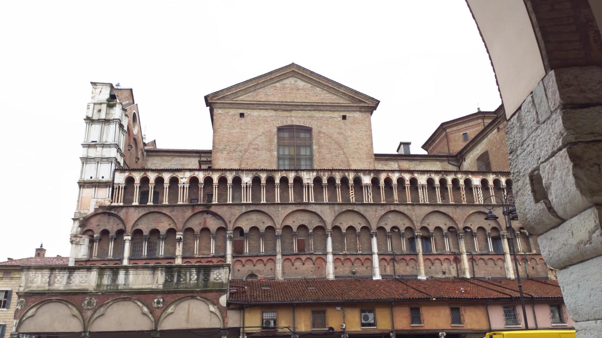 Ferrara的Sangiorgio大教堂的侧视图视频的预览图