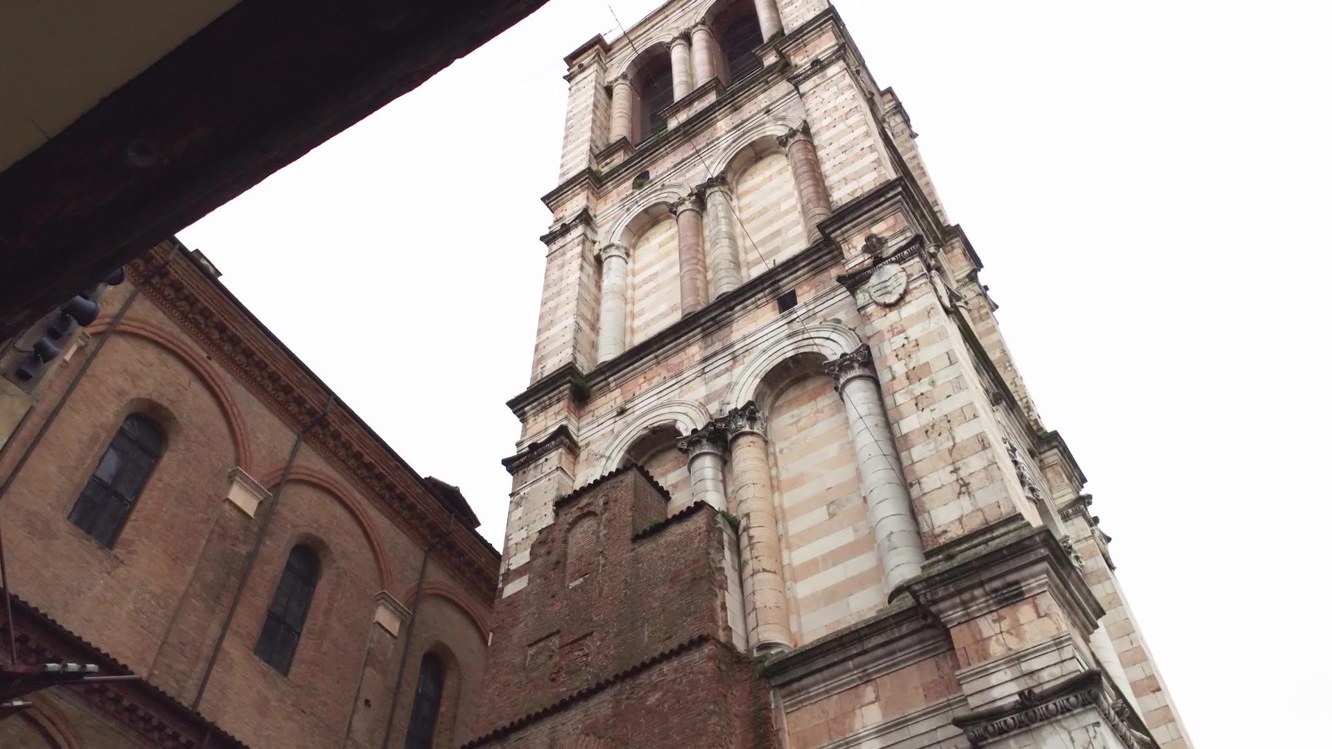 Ferrara6的Sangiorgio大教堂钟楼视频的预览图