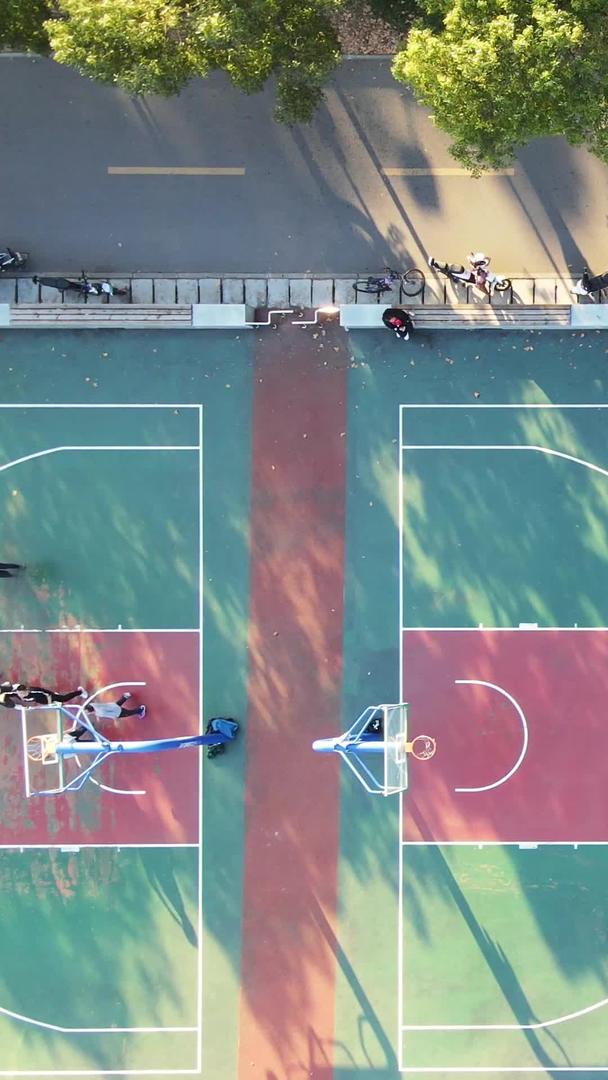 航拍城市校园篮球比赛健身体育素材视频的预览图