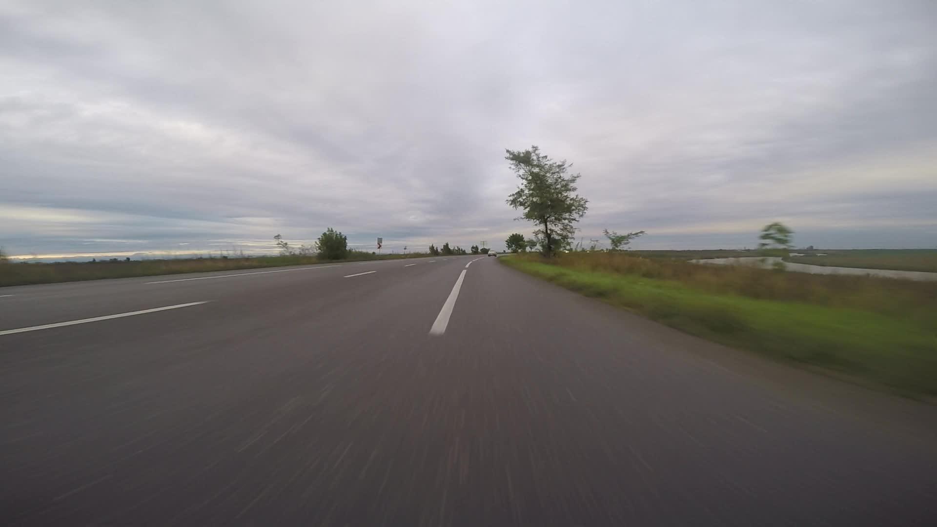 高速快速模糊驾驶视频的预览图