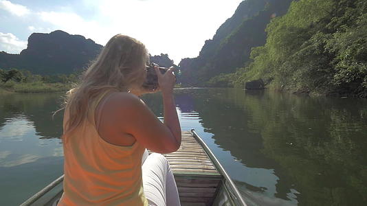 拍摄旅游女游客Trang自然vietnam视频的预览图