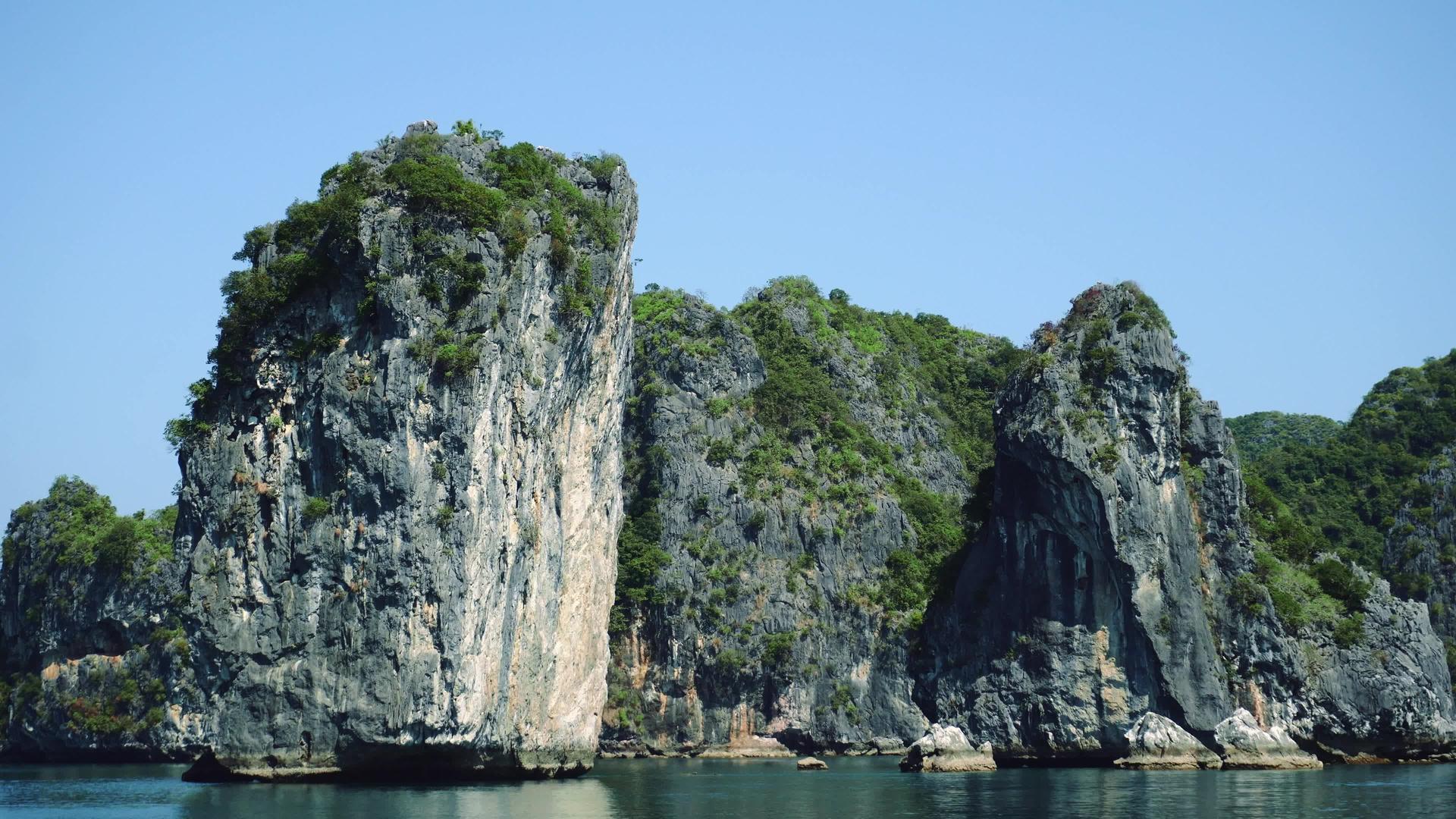 哈龙湾美丽的岩石岛位于维特南部视频的预览图