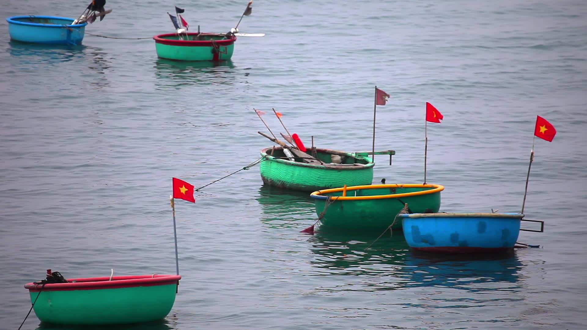传统渔船在维特南部捕鱼视频的预览图