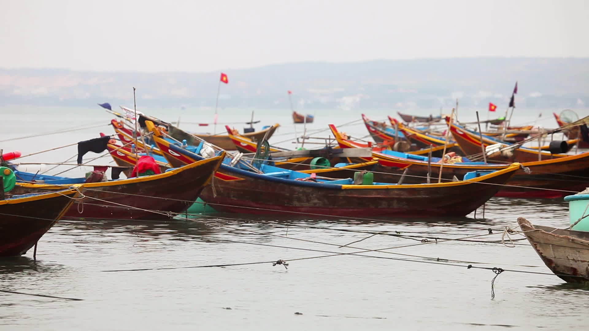 传统渔船在维特南部捕鱼视频的预览图