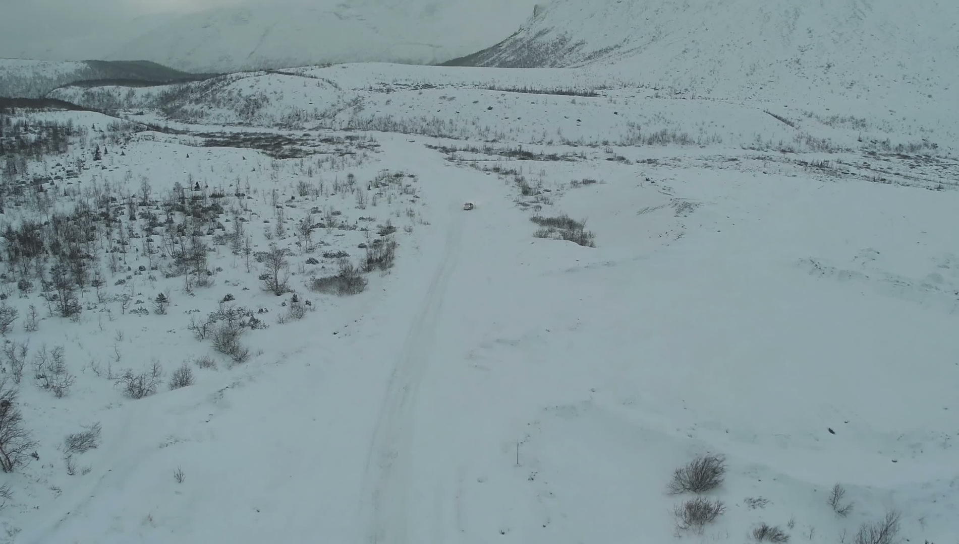 雪路上的自行车视频的预览图