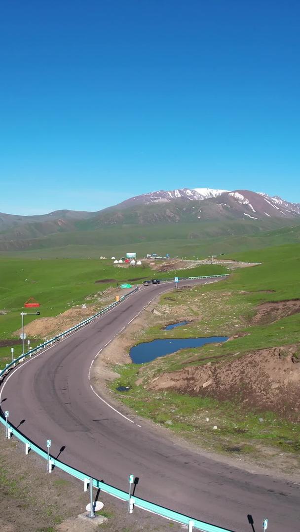 独库公路视频穿过航拍群山山脉视频的预览图