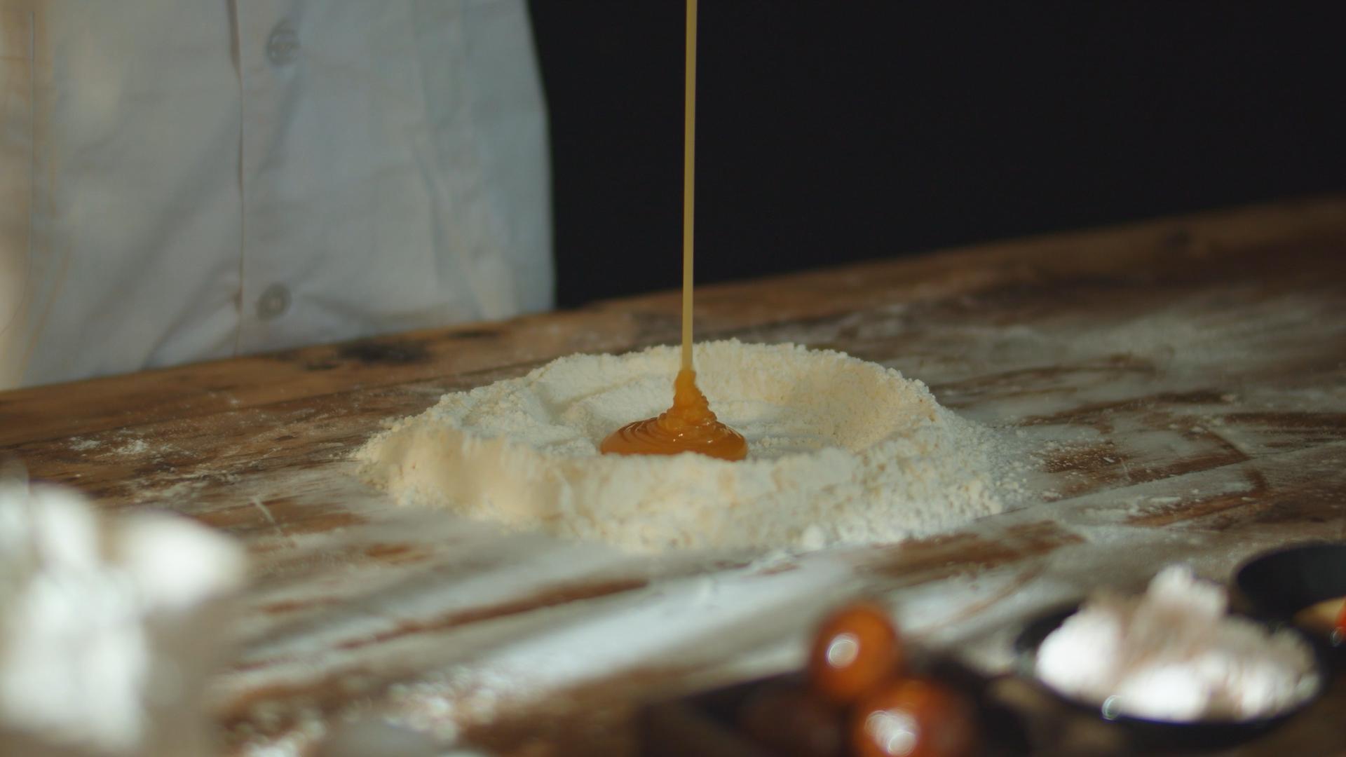 4k实拍中秋月饼制作面粉蜂蜜原材料视频的预览图