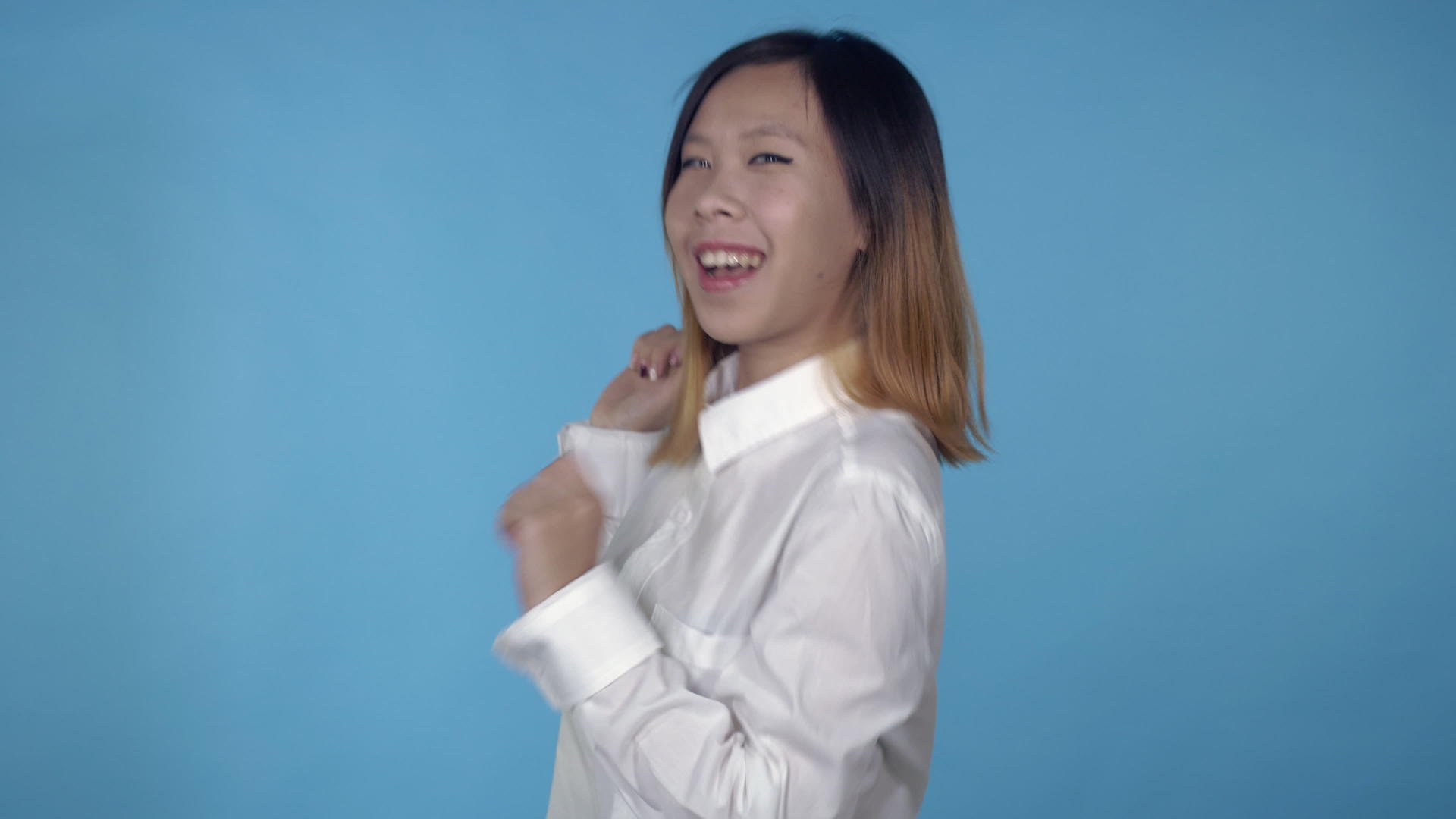 美丽的韩国女人的幸福视频的预览图