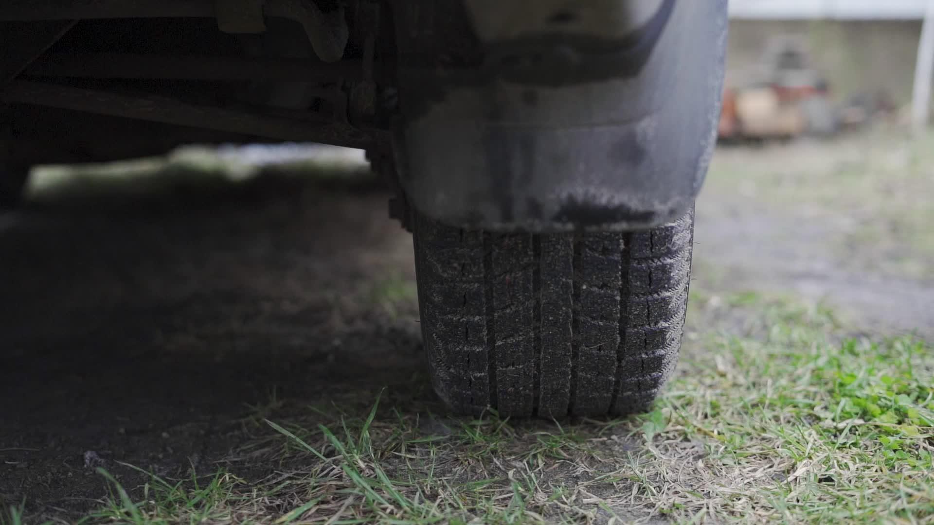 车轮橡胶橡胶有很好的脚印视频的预览图