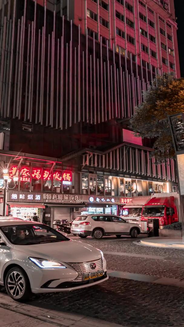 重庆网络名人建筑国泰艺术中心街景夜景延时摄影视频的预览图