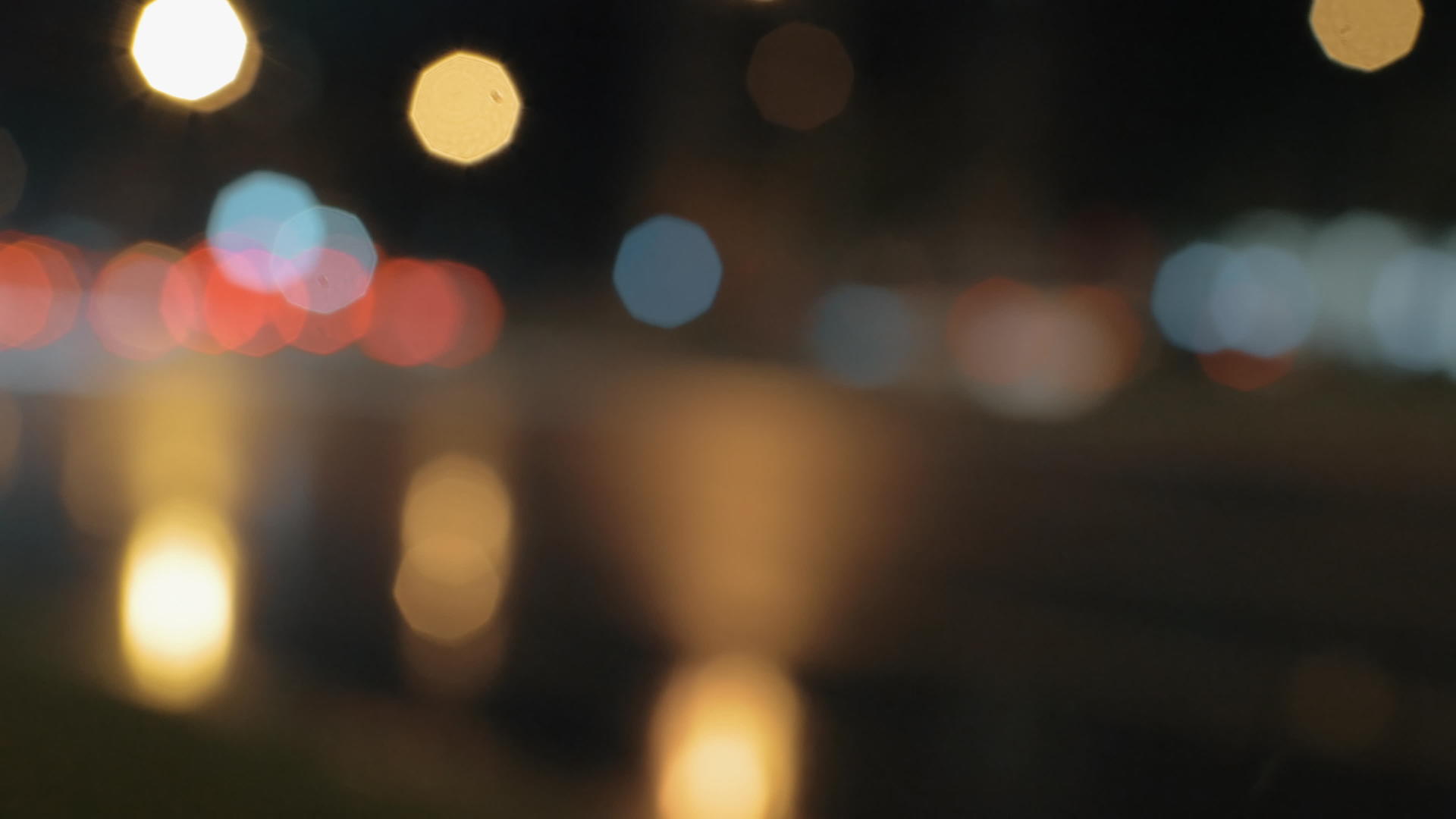 夜间汽车交通偏移视频的预览图