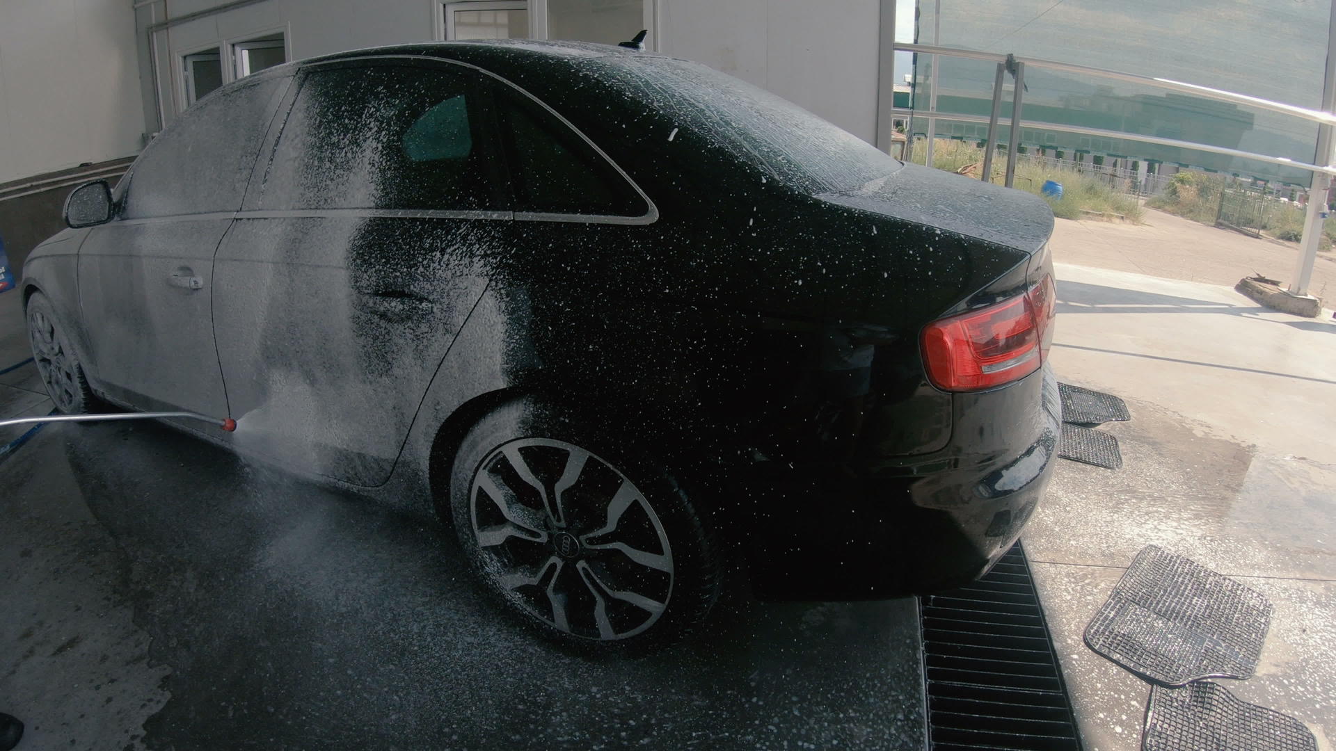 用高压水清洗洗车视频的预览图