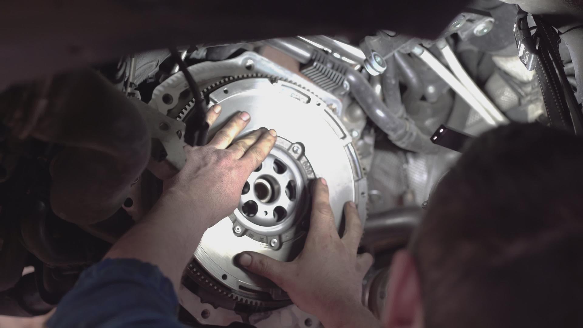组装汽车离合器2视频的预览图