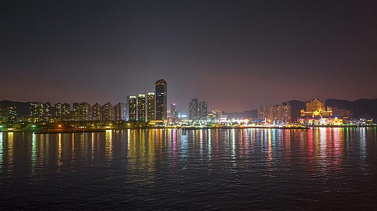 8K大连星海湾星海广场公园海边夜景视频的预览图
