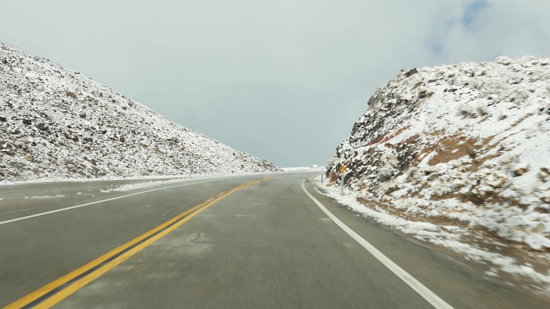 在加利福尼亚州驾车前往死亡谷视频的预览图