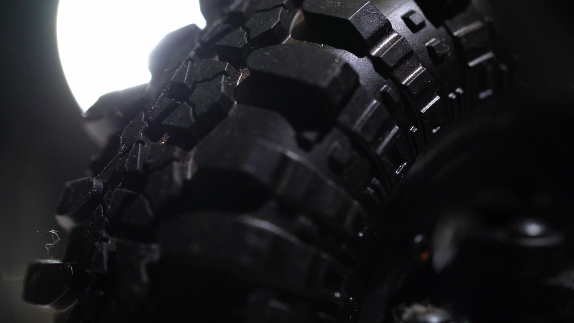 离路轮胎和rc型轮车轮视频的预览图