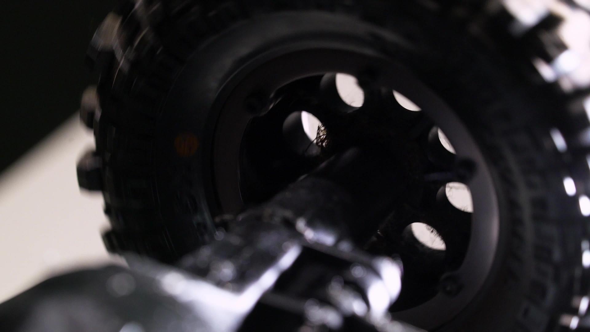 离路轮胎和rc型轮车轮视频的预览图