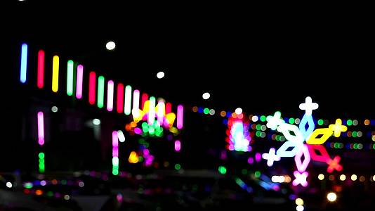 夜市博览会停车场的晚轮灯视频的预览图