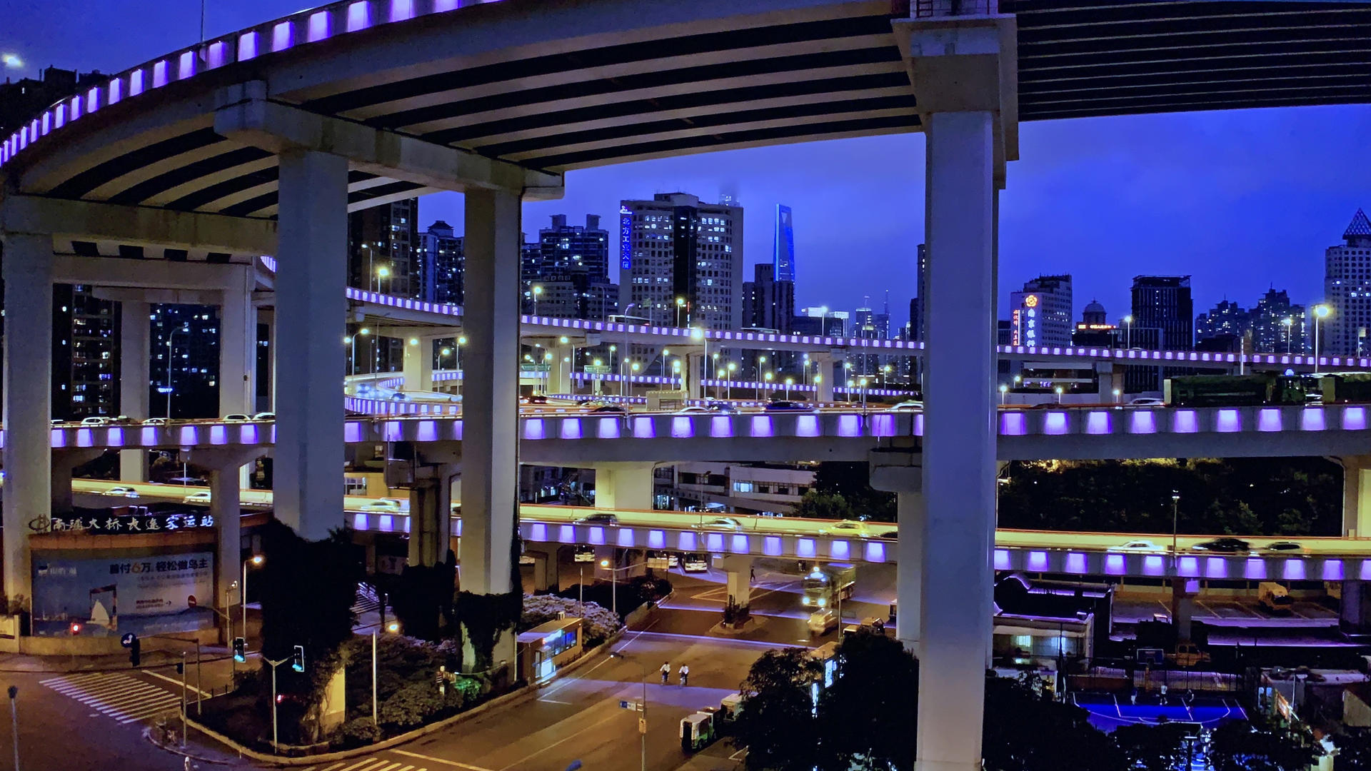 上海南浦大桥夜景视频的预览图