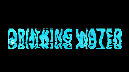4k反映纯水的抽象分布标志改变饮用水的基本字母视频的预览图